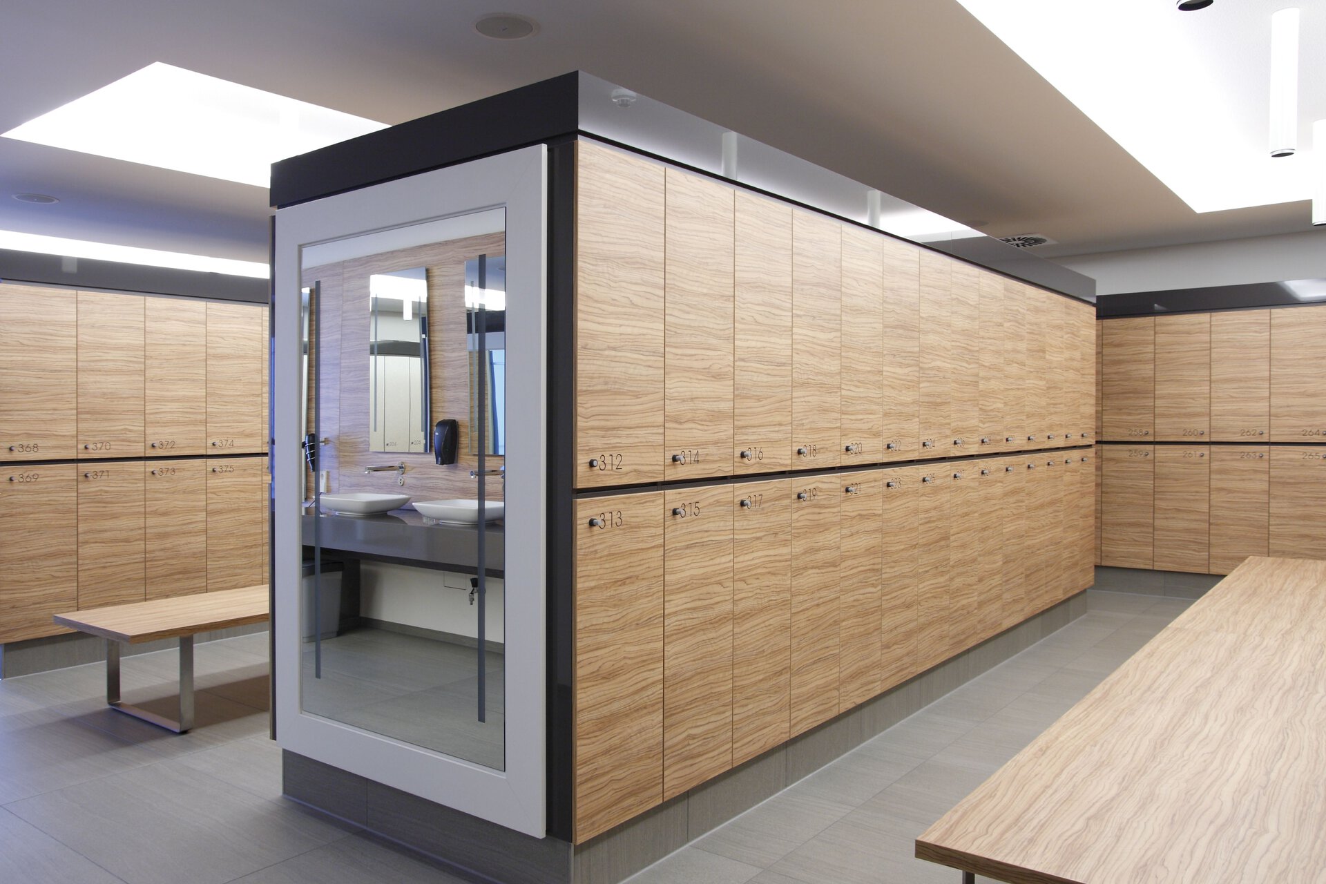 Fitness- und Wellnessbereiche mit HPL ©KUNZI