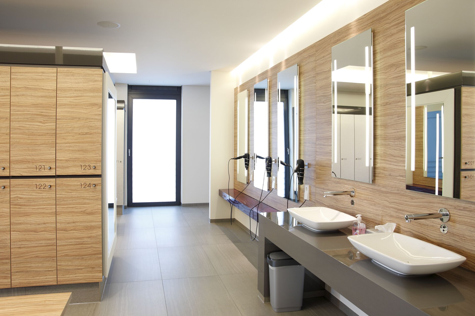 Fitness- und Wellnessbereiche mit HPL ©KUNZI
